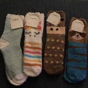 NWT Snugadoo Cozy Fuzzy Socks - Multicolor Pack of 4 comfort on your feet